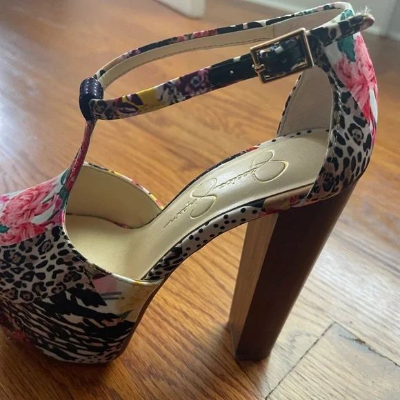 High heel platform heels 5” heel and 2” platform - Picture 4 of 5